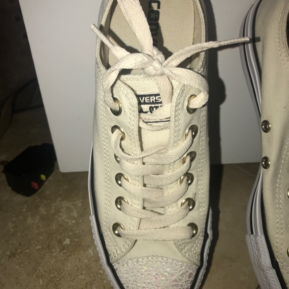 Converse all stars cream with lace material