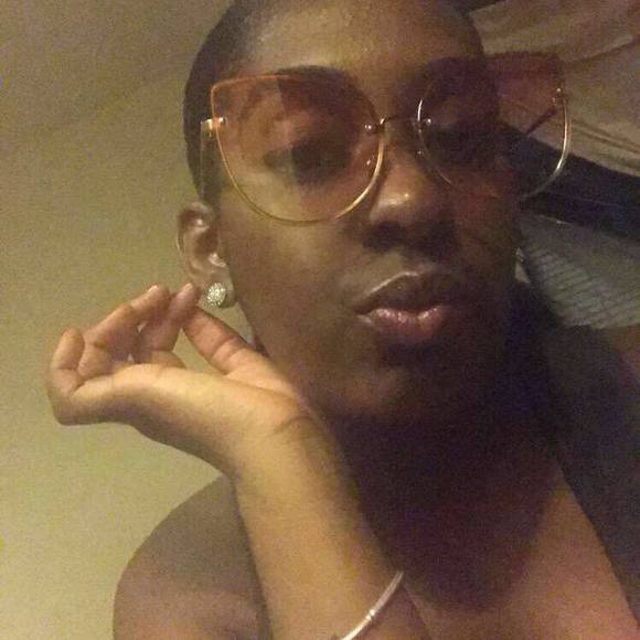 Meet your Posher, Anitra - Picture 1 of 1