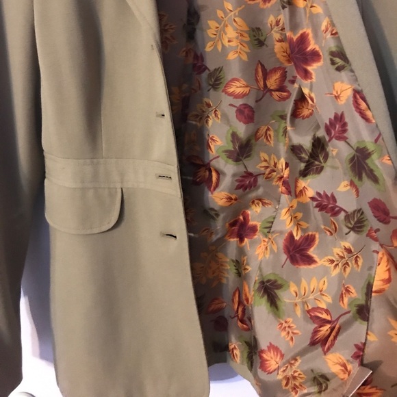 Tan suits - Picture 4 of 4