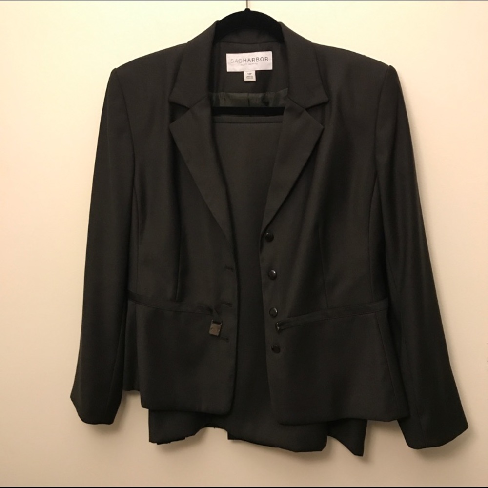 A SAGAHARBOR SUIT