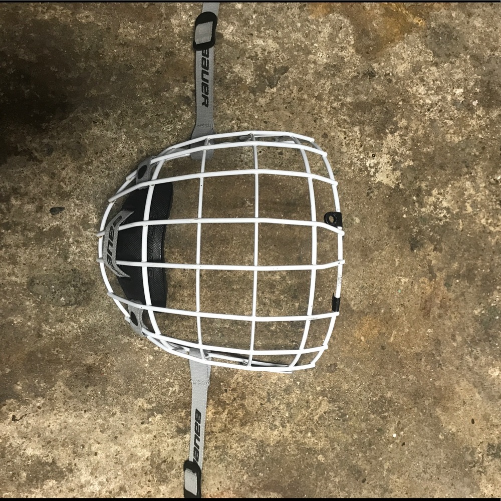 Bauer helmet cage