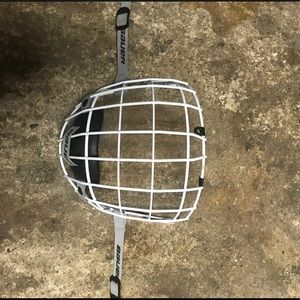 Bauer helmet cage