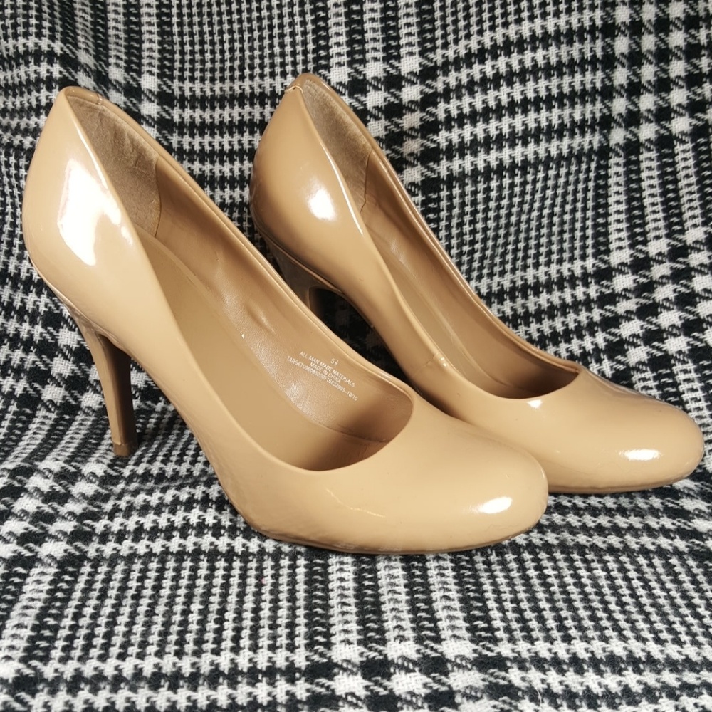 Beautiful Nude Pumps