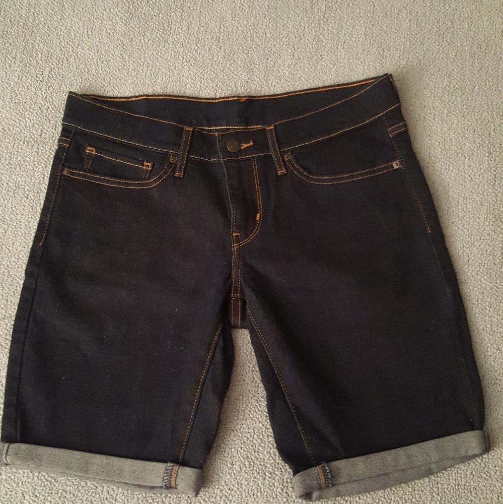 Levi's shorts size 27