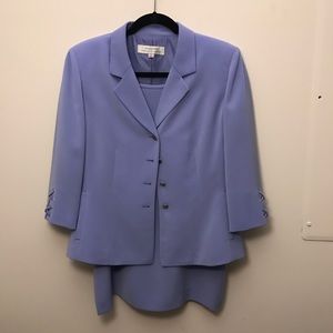 TAHARI SUIT