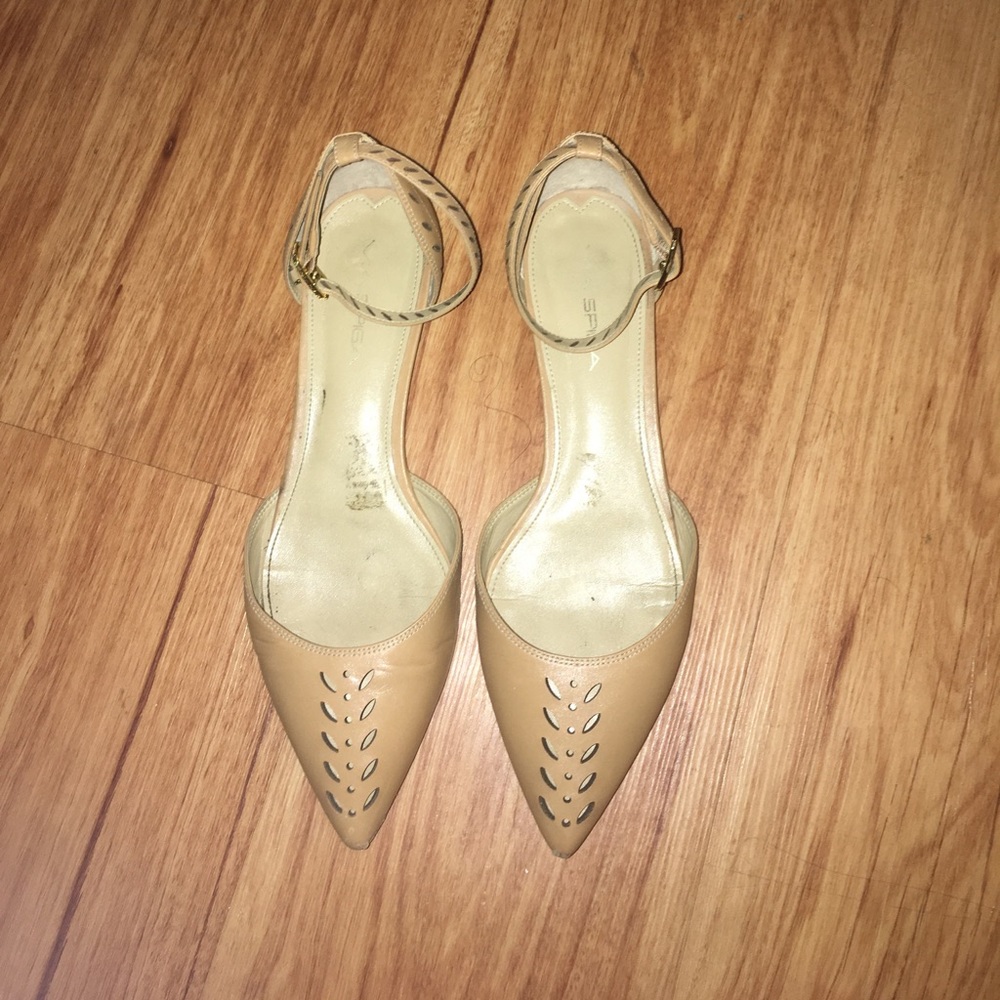 •VIA SPIGA FLATS•