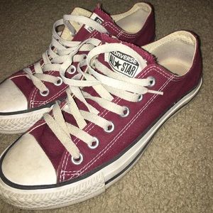 Burgundy/maroon low top Converse All Star