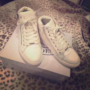 Very pretty Steve Madden Sneakers ❤️