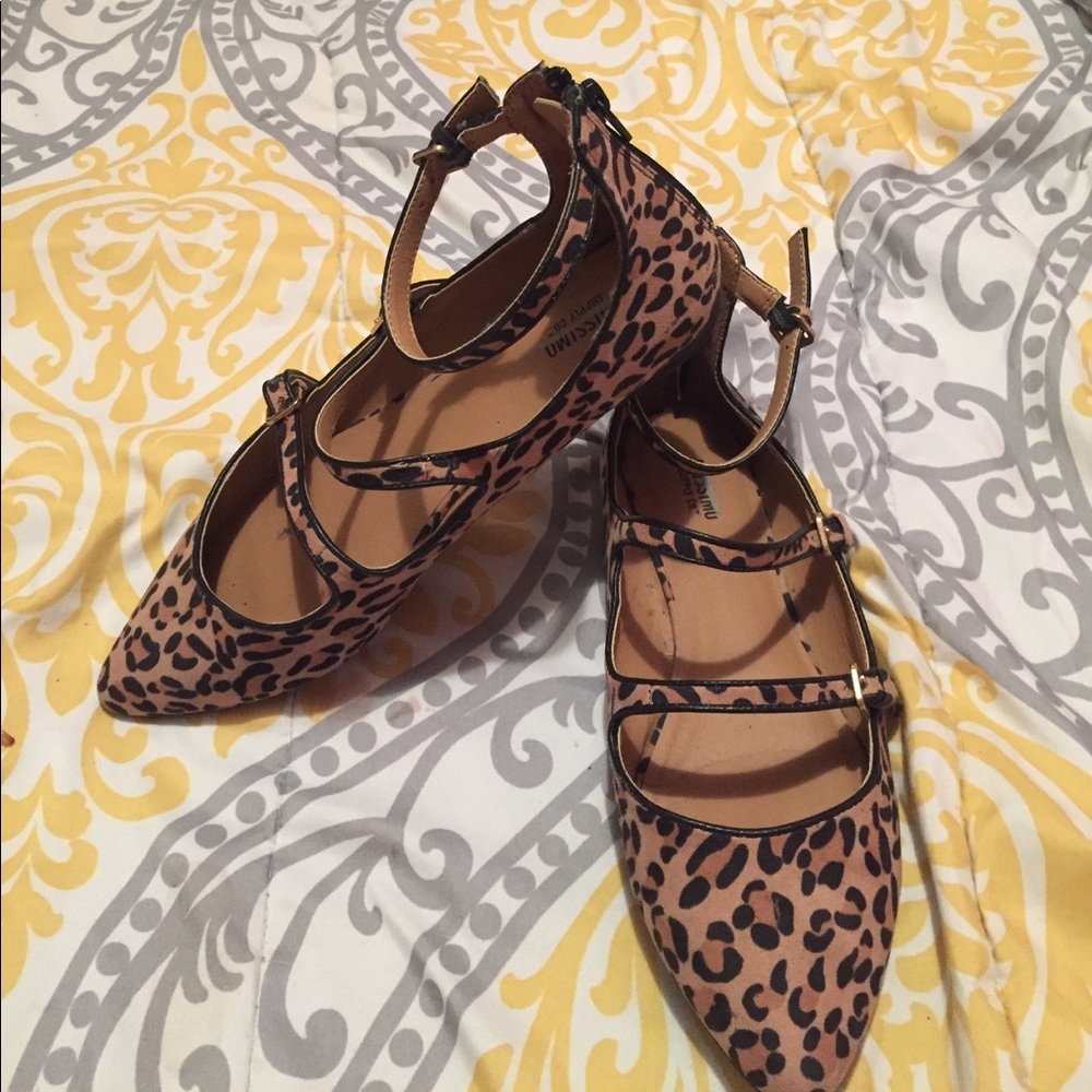 Cheetah Print pointed toe shoe