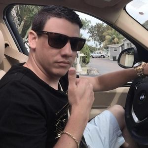 Meet your Posher, Fernando daciel