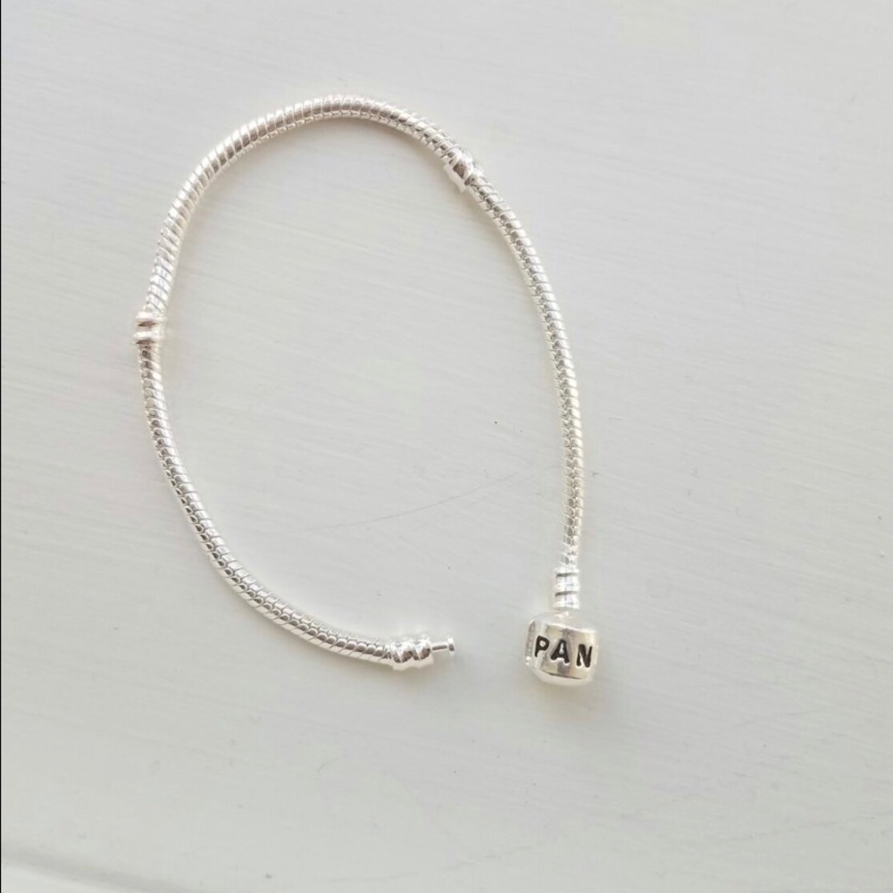 NEW Pandora Silver Bracelet!! Sz 7.5"
