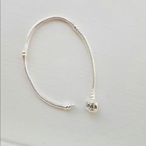 NEW Pandora Silver Bracelet!! Sz 7.5"