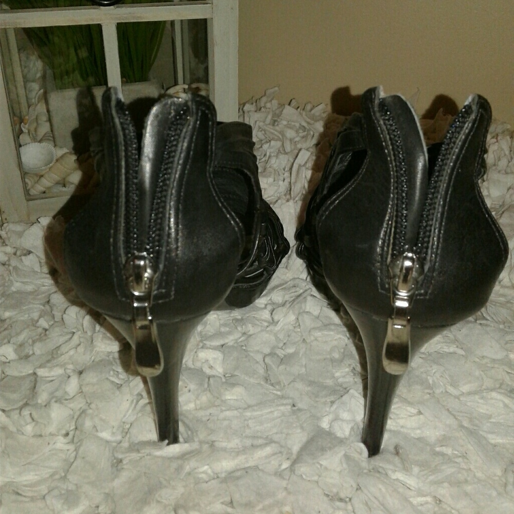 New Black Heels - Picture 4 of 4