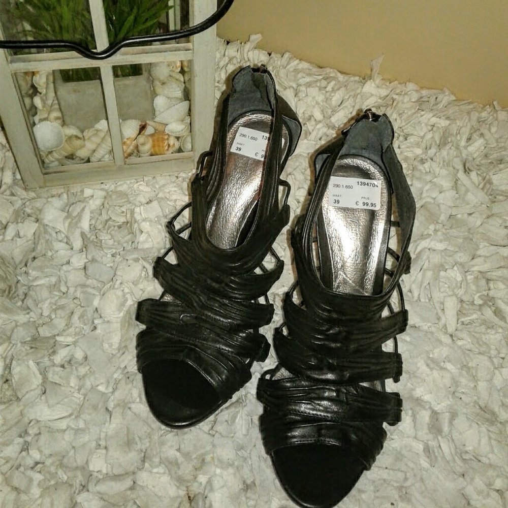 New Black Heels - Picture 3 of 4