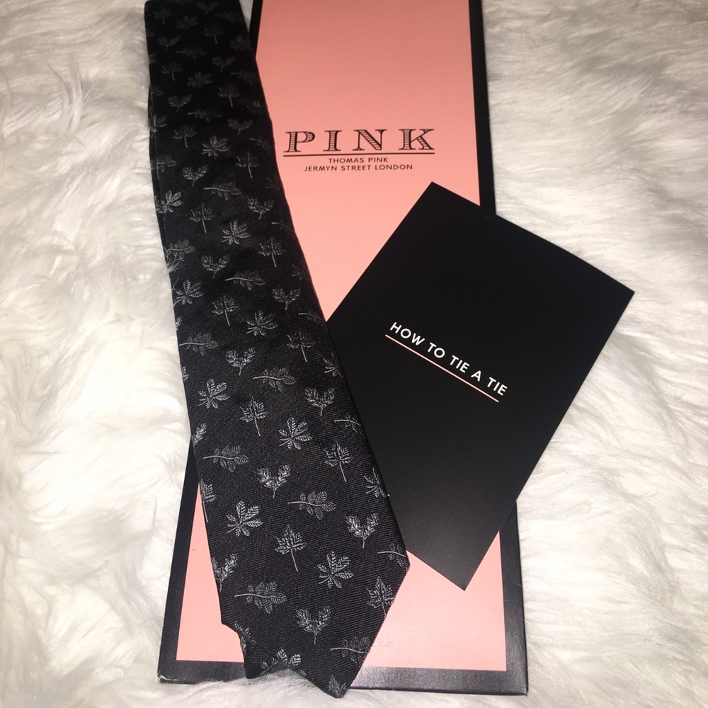 ✨NEW✨Thomas Pink Black Tie with Leaf pattern
