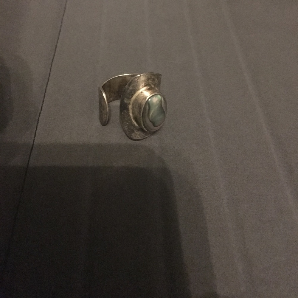 Ring with mother of pearl stone