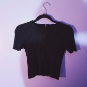 Hooked Up by IOT Small Black Short Sleeve Crop Top