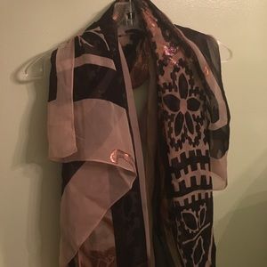 Beautifully detailed scarf