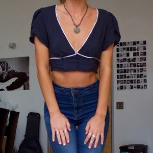 🔥LAST CHANCE🔥Urban Outfitters crop top