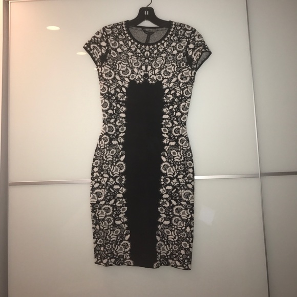 ELASTIC PRINT DRESS - Picture 1 of 1