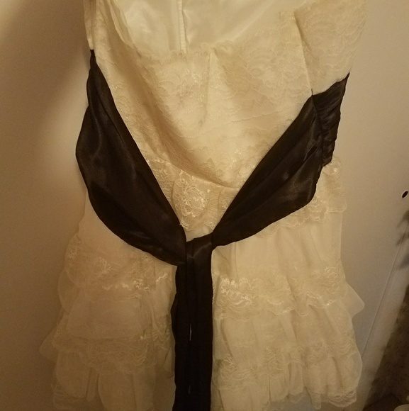 Homecoming Dress - Picture 3 of 4