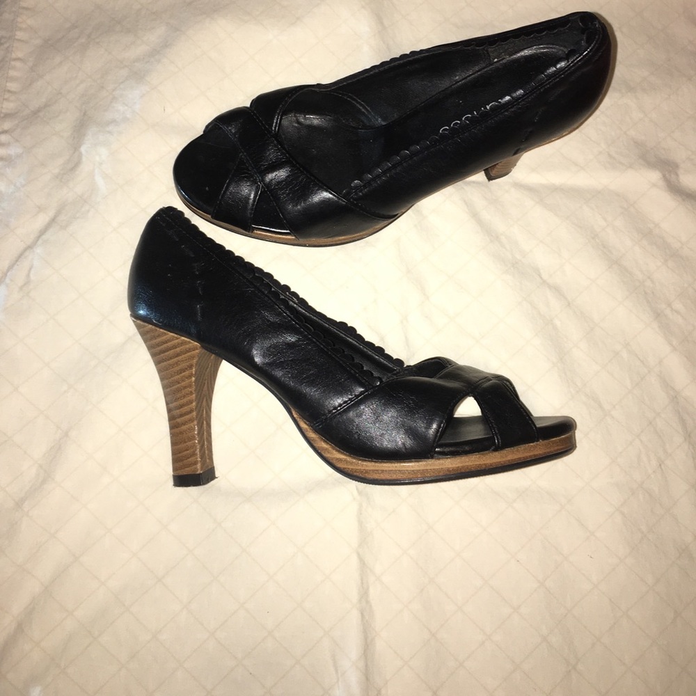 Black peep toe heels