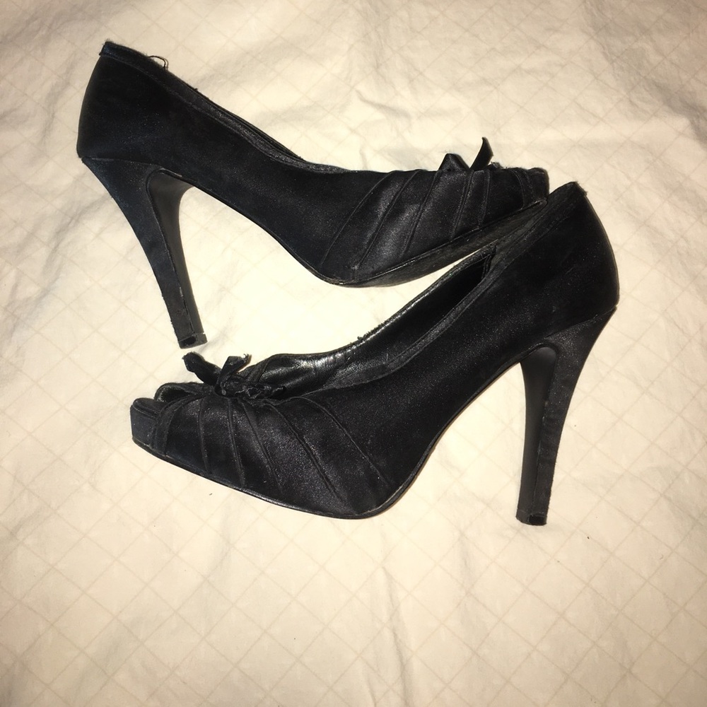 Heels - Picture 2 of 2