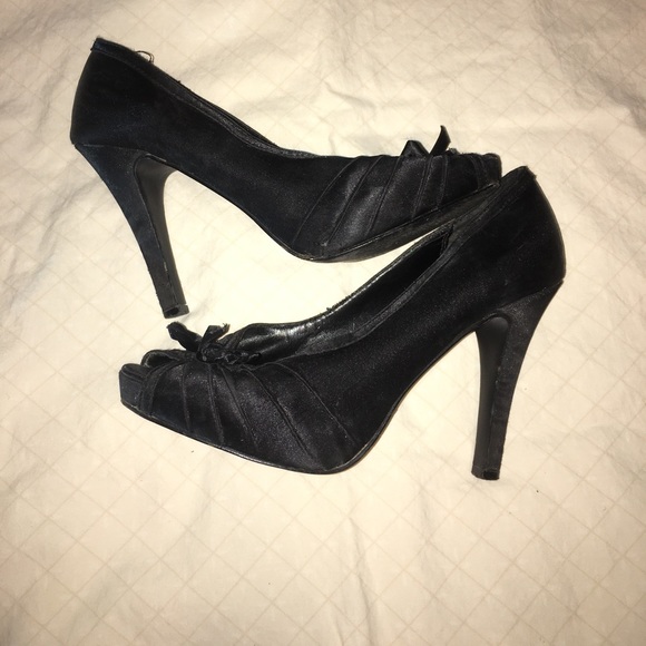 Heels - Picture 2 of 2