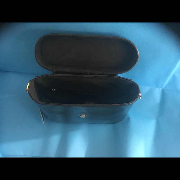 Vintage inspired crossbody - Picture 3 of 5