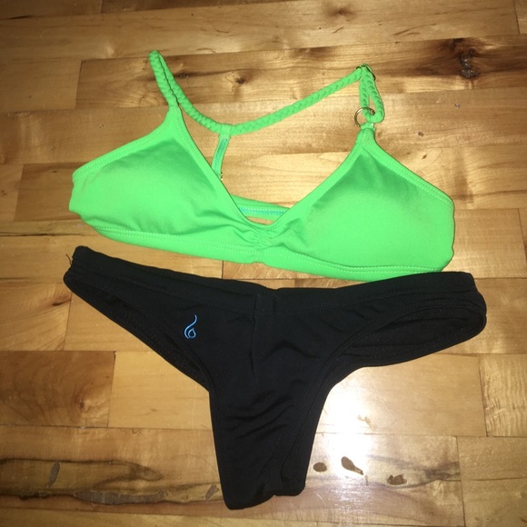 Lo Swim bikini - Picture 1 of 3