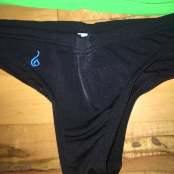 Lo Swim bikini - Picture 2 of 3