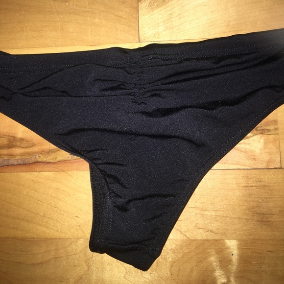 Lo Swim bikini - Picture 3 of 3