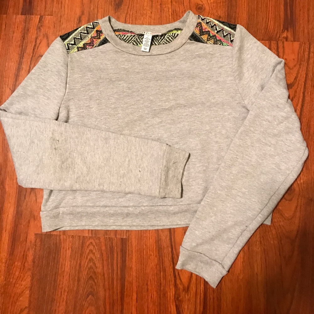 Grey tribal print accent crop sweater