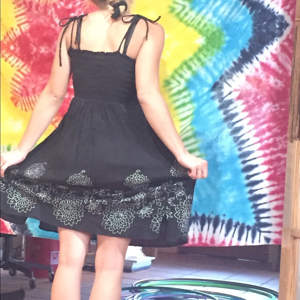Dress - Picture 2 of 3
