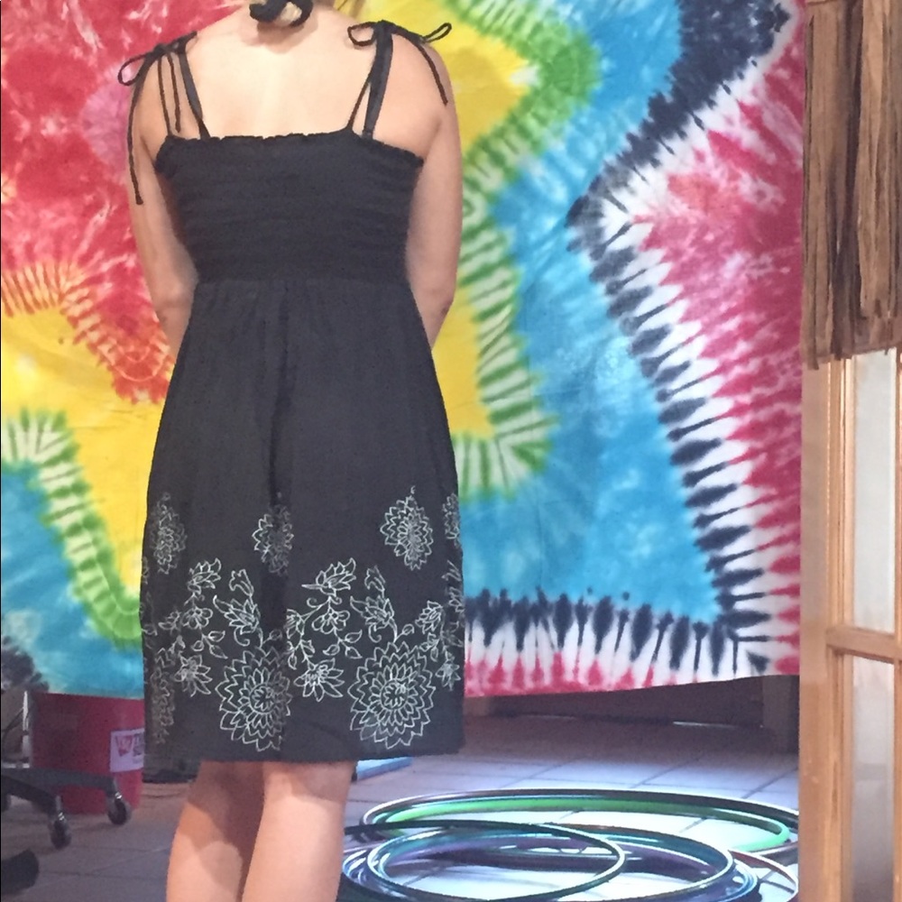 Dress - Picture 3 of 3