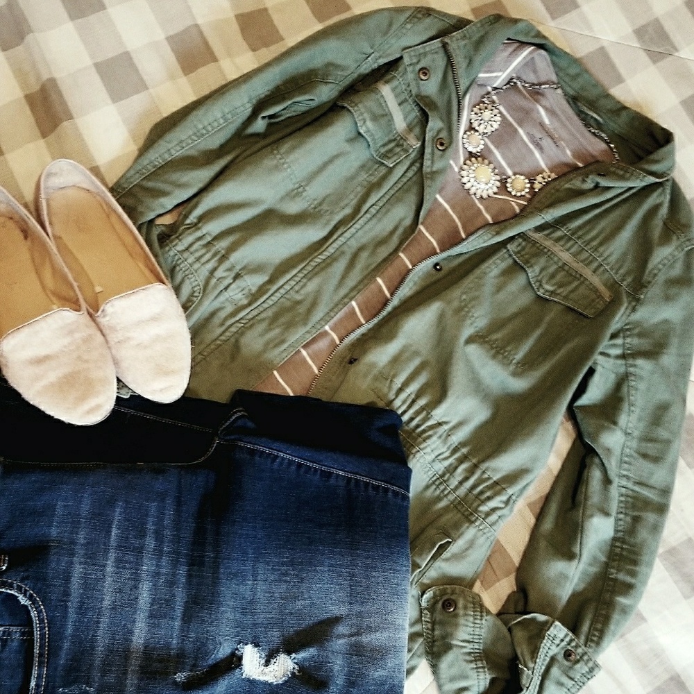 NWOT Banana Republic Tan and White Striped Tee