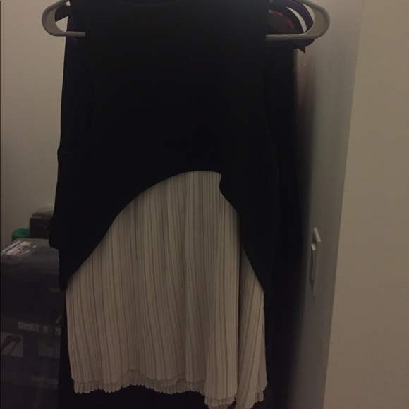 Black/ white tank top - Picture 2 of 2