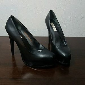 Vera Wang Black Stilhetto