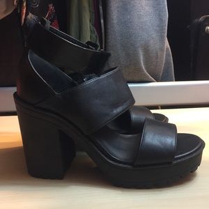 H&M Divided black platform strappy heels