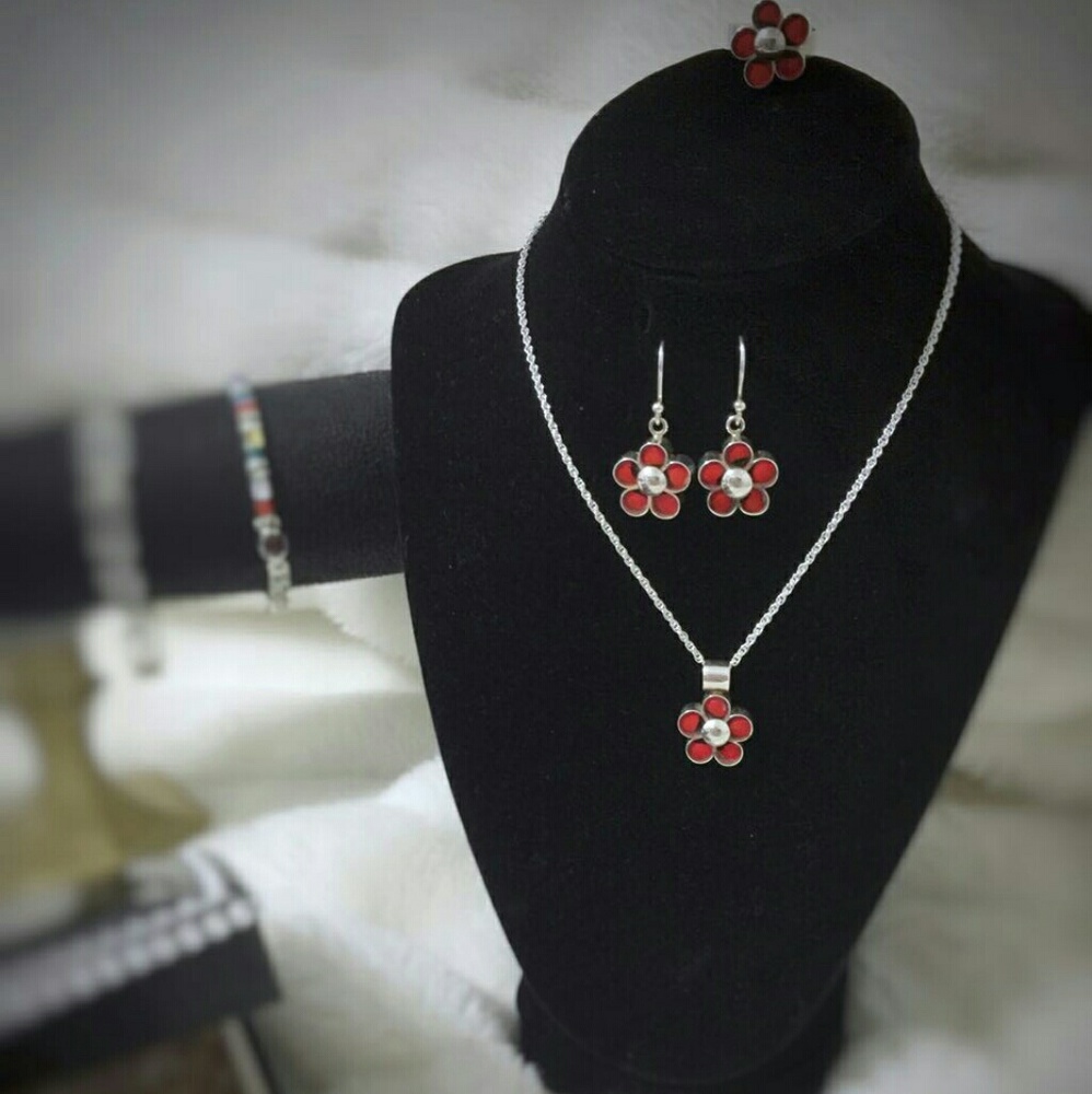 SOLD *E*T*S*Y SOLD Peruvian 950 Silver earrings