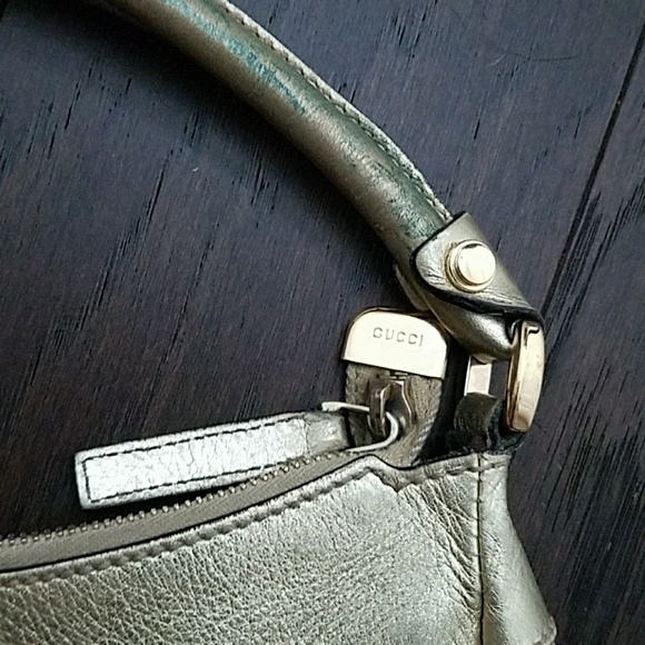 Gucci Distressed Gold Signature Large Purse - Picture 4 of 7
