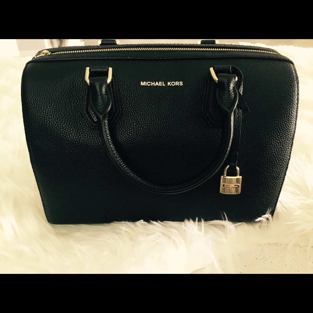Elegant Michael Kors purse