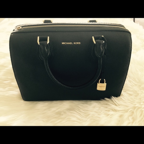 Elegant Michael Kors purse - Picture 2 of 3
