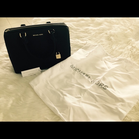 Elegant Michael Kors purse - Picture 3 of 3