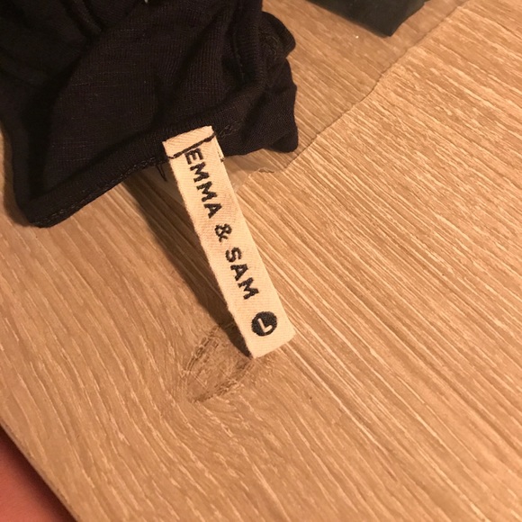 Black Scoop back tank - Picture 3 of 3