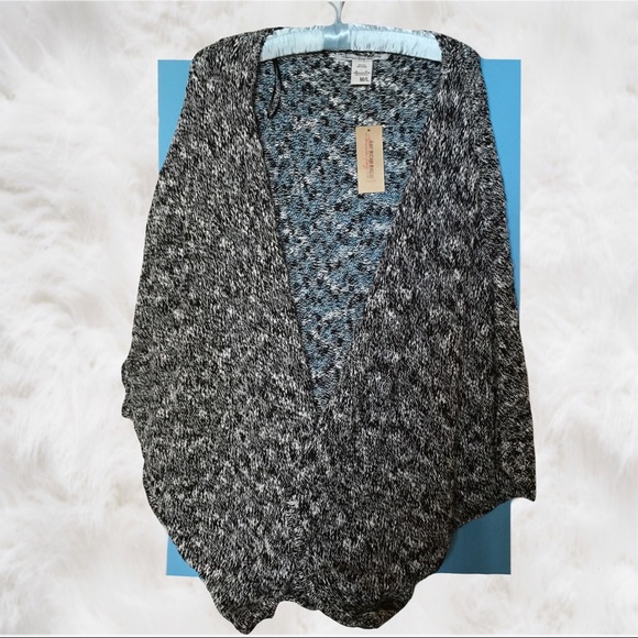 American Rag Sweaters - American Rag Grey Tonal Batwing Cardigan Slouchy