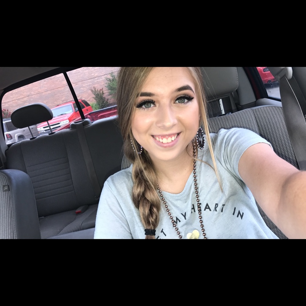 Meet your Posher, Becca