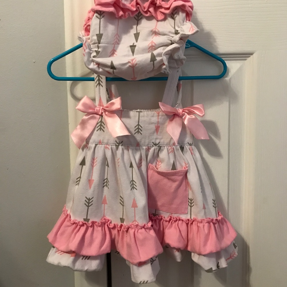 Pink Arrows Boutique Swing Top Set