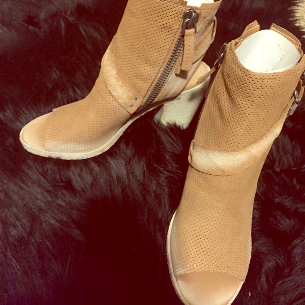 Dolce vita "North" cut out bootie