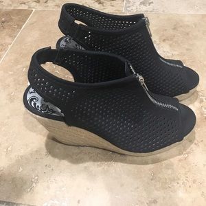 Fun zippered Perforated Wedge